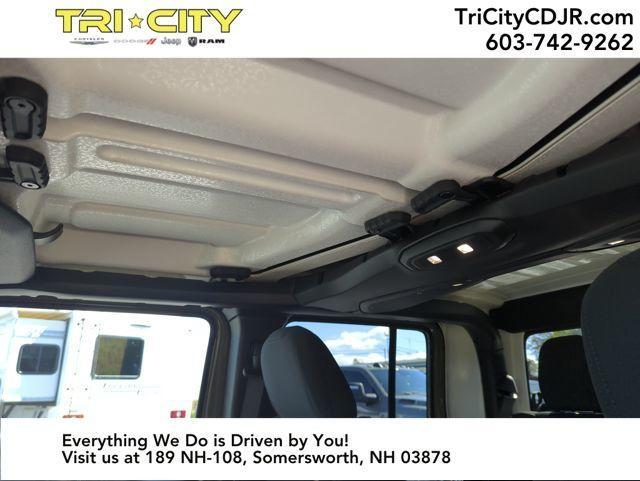 new 2025 Jeep Gladiator car, priced at $51,668