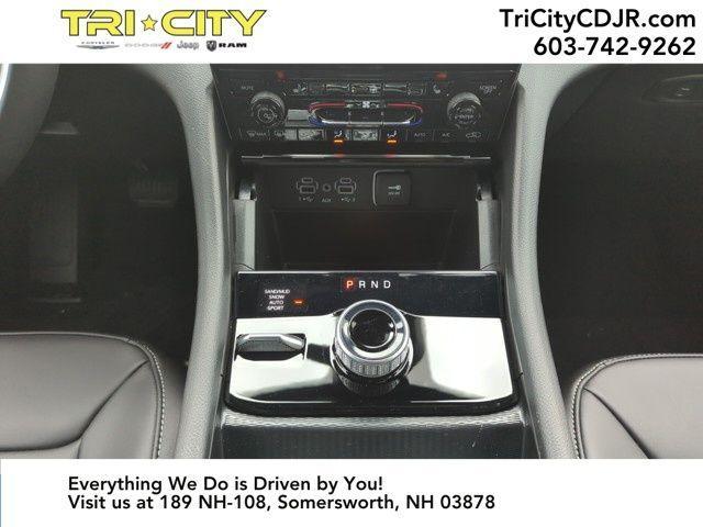 new 2025 Jeep Grand Cherokee car, priced at $48,009