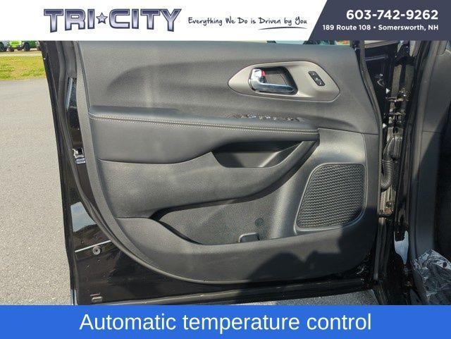 new 2025 Chrysler Pacifica car, priced at $43,543