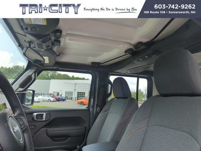 new 2025 Jeep Wrangler car, priced at $40,220