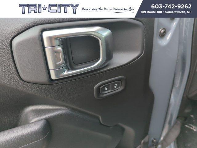 new 2025 Jeep Wrangler car, priced at $40,220