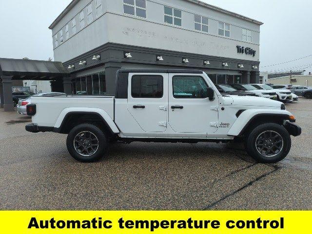 used 2023 Jeep Gladiator car, priced at $31,400