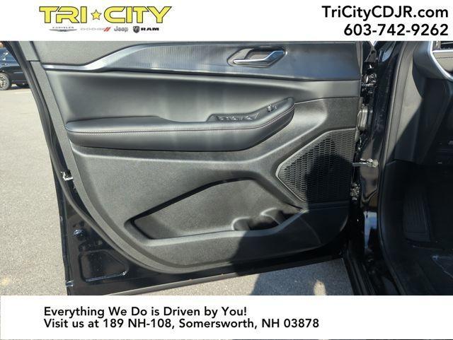 new 2025 Jeep Grand Cherokee car, priced at $42,981