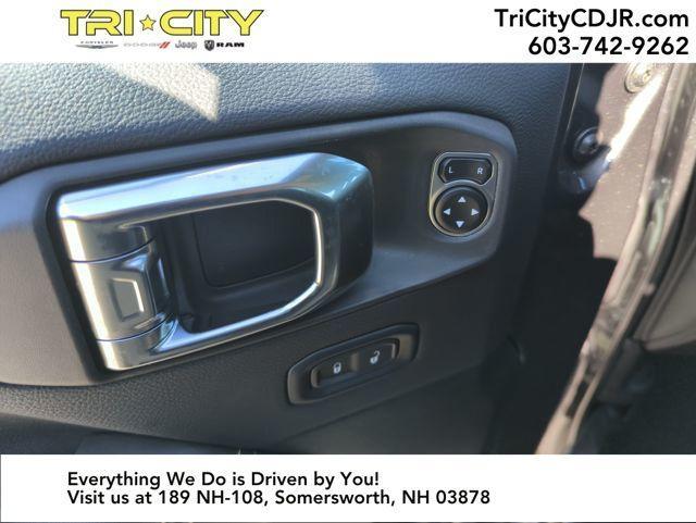 new 2025 Jeep Gladiator car, priced at $51,385