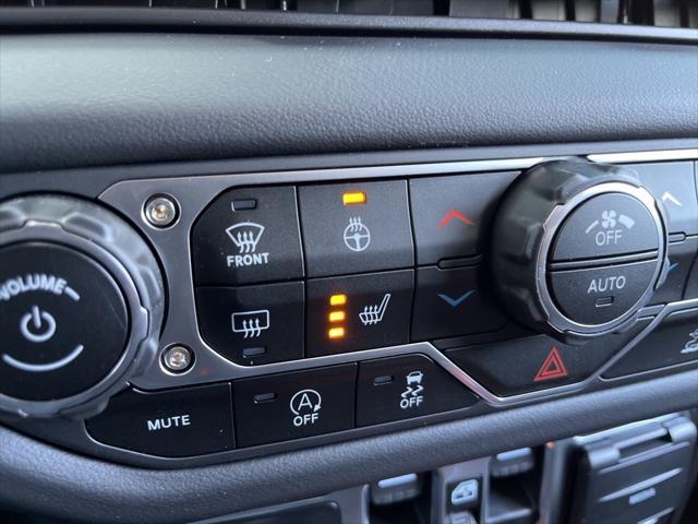 new 2025 Jeep Gladiator car, priced at $47,252