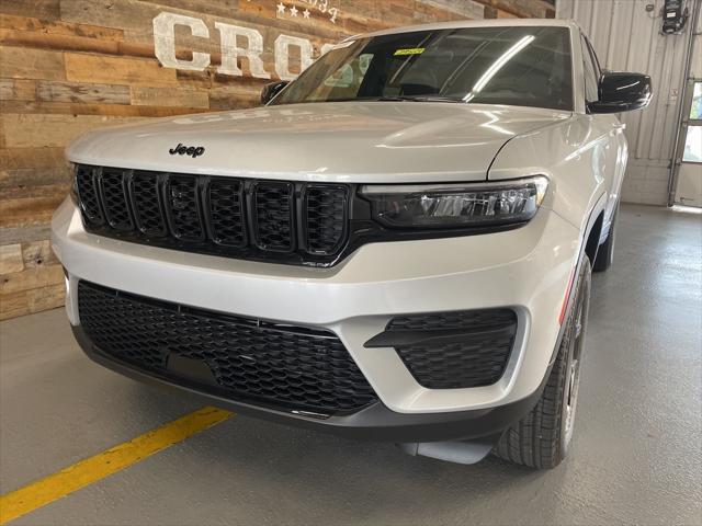 new 2025 Jeep Grand Cherokee car, priced at $44,020