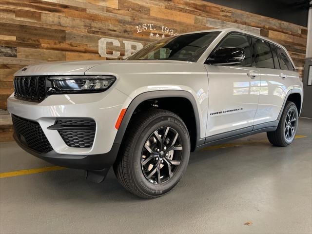 new 2025 Jeep Grand Cherokee car, priced at $44,020