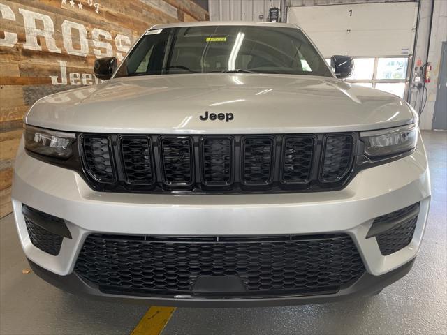 new 2025 Jeep Grand Cherokee car, priced at $44,020