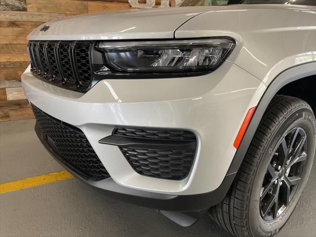 new 2025 Jeep Grand Cherokee car, priced at $44,020