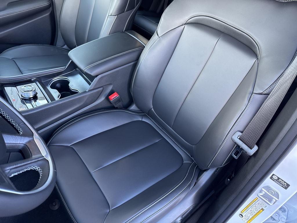 new 2025 Jeep Grand Cherokee car, priced at $41,067