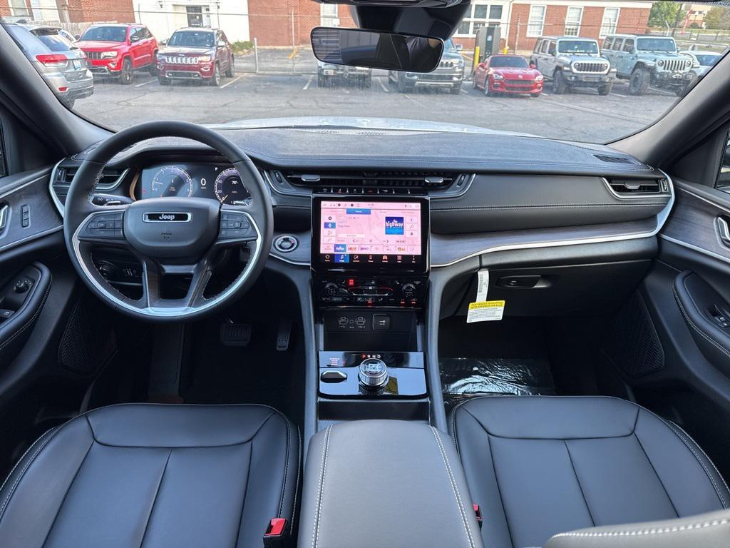 new 2025 Jeep Grand Cherokee car, priced at $41,067