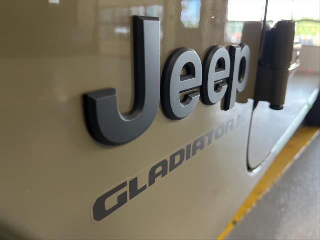 new 2025 Jeep Gladiator car, priced at $47,255
