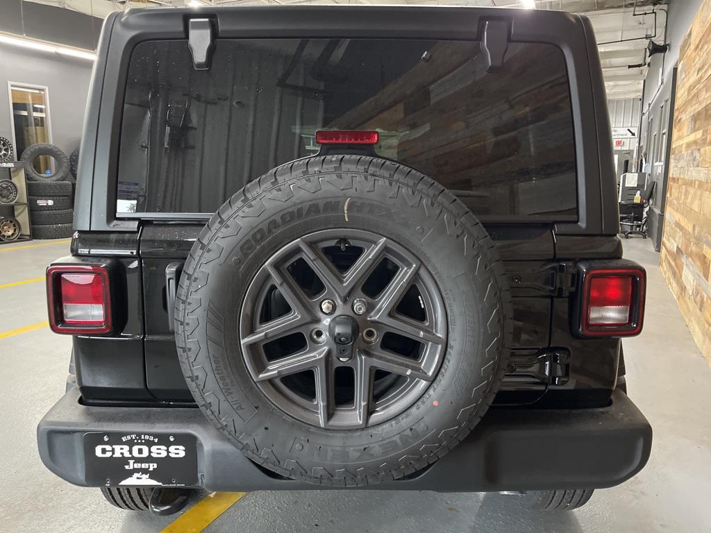 new 2025 Jeep Wrangler car, priced at $46,850