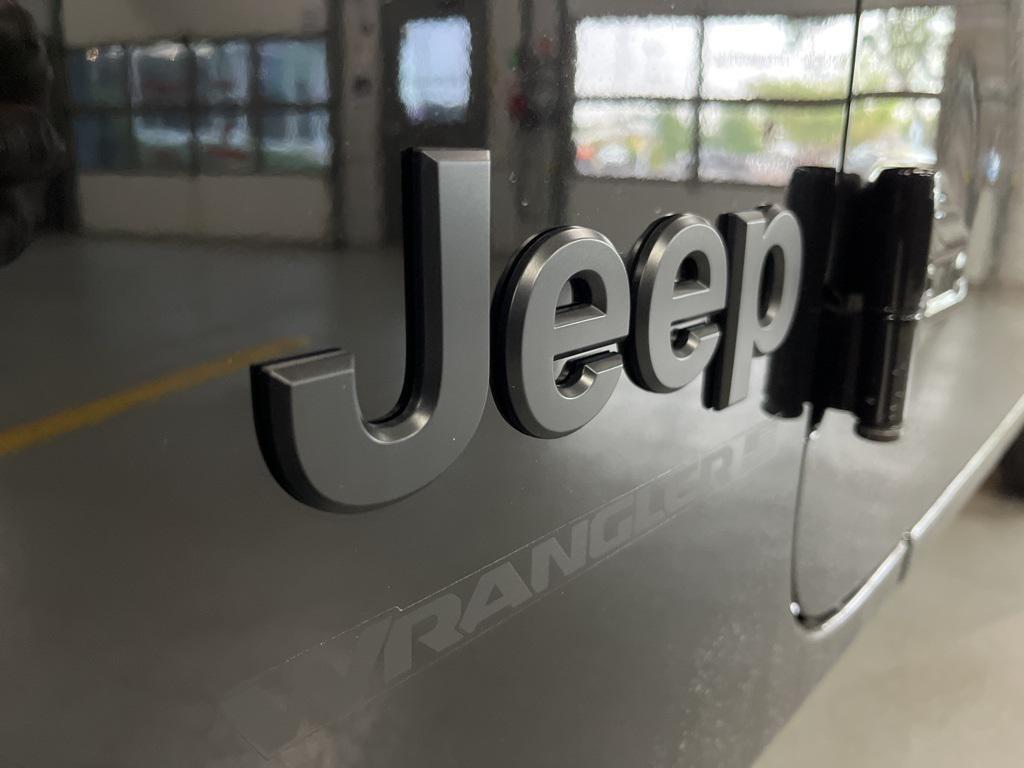 new 2025 Jeep Wrangler car, priced at $46,850