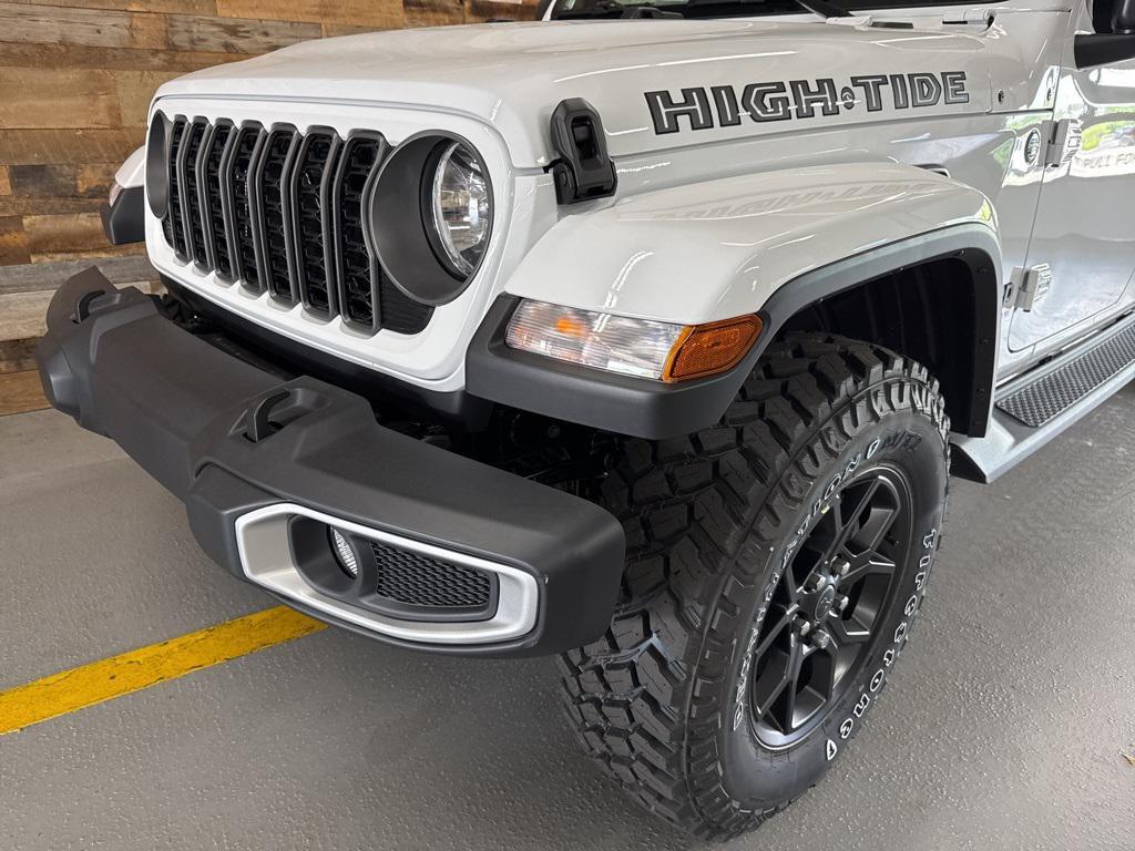 new 2025 Jeep Gladiator car, priced at $40,000