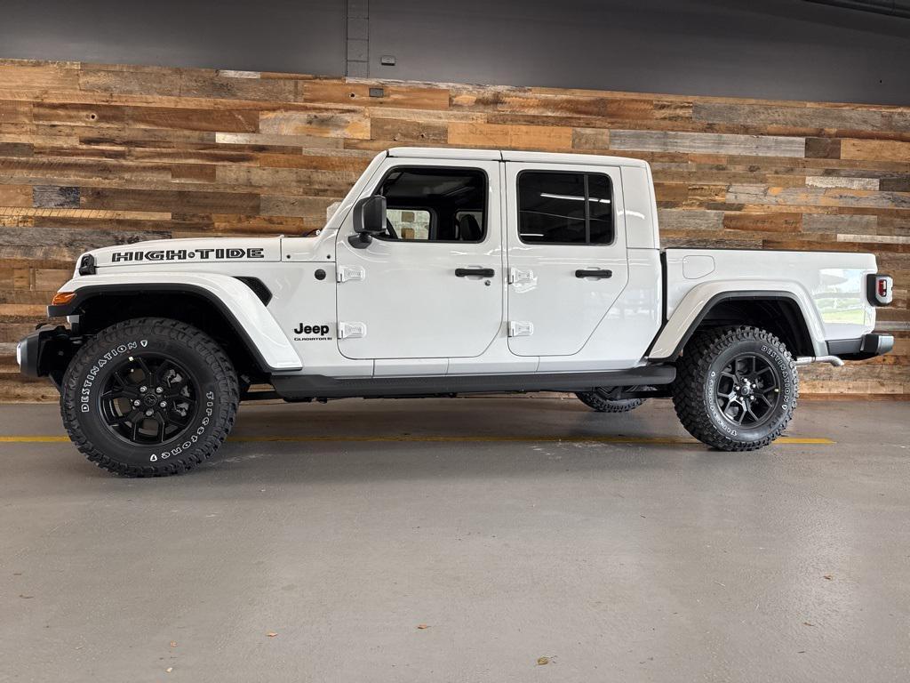 new 2025 Jeep Gladiator car, priced at $40,000