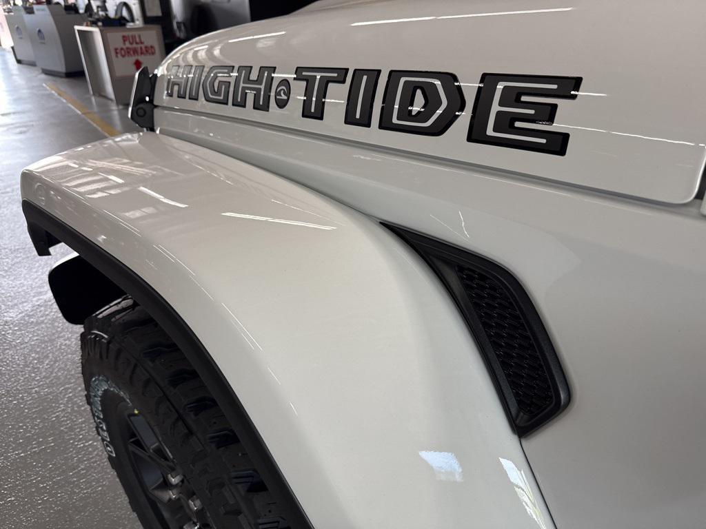new 2025 Jeep Gladiator car, priced at $40,000