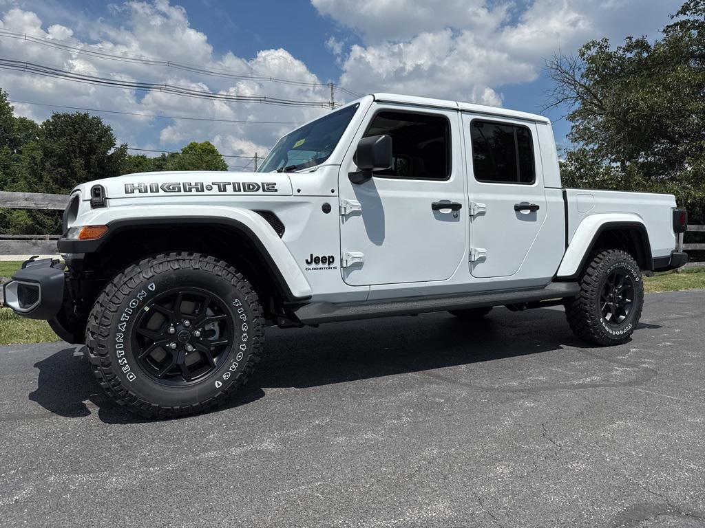 new 2025 Jeep Gladiator car, priced at $40,000