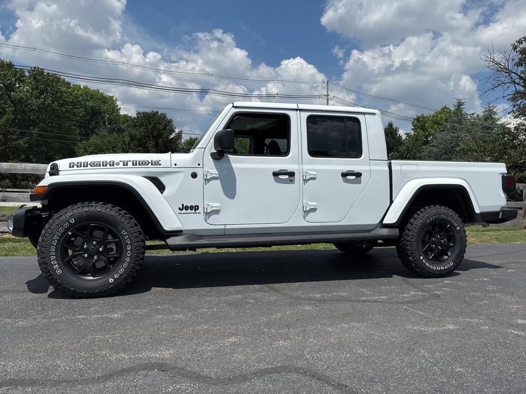 new 2025 Jeep Gladiator car, priced at $40,000