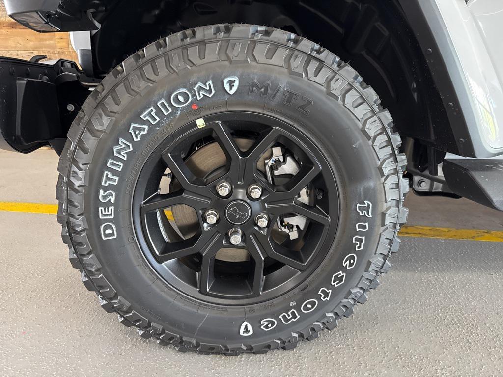 new 2025 Jeep Gladiator car, priced at $40,000