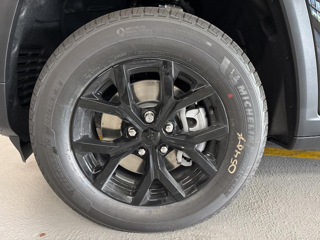 new 2025 Jeep Grand Cherokee L car, priced at $39,000
