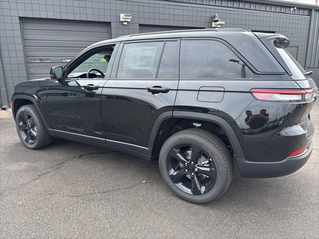new 2025 Jeep Grand Cherokee car, priced at $40,970