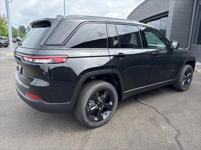 new 2025 Jeep Grand Cherokee car, priced at $40,970