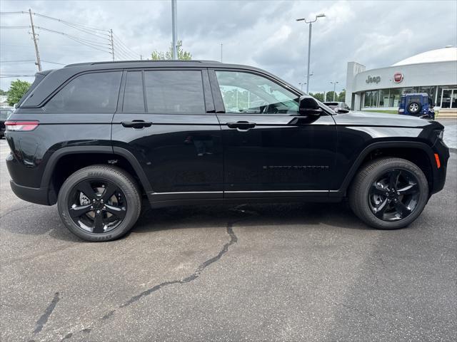 new 2025 Jeep Grand Cherokee car, priced at $40,970
