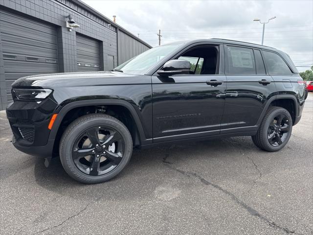 new 2025 Jeep Grand Cherokee car, priced at $40,970