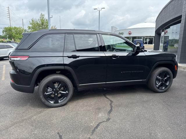 new 2025 Jeep Grand Cherokee car, priced at $40,970