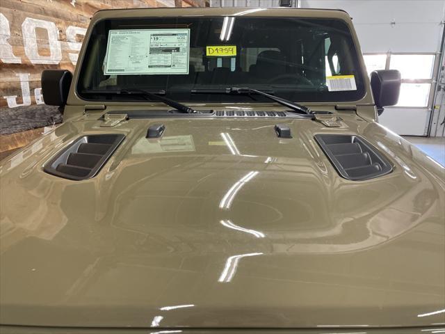 new 2025 Jeep Gladiator car, priced at $49,625
