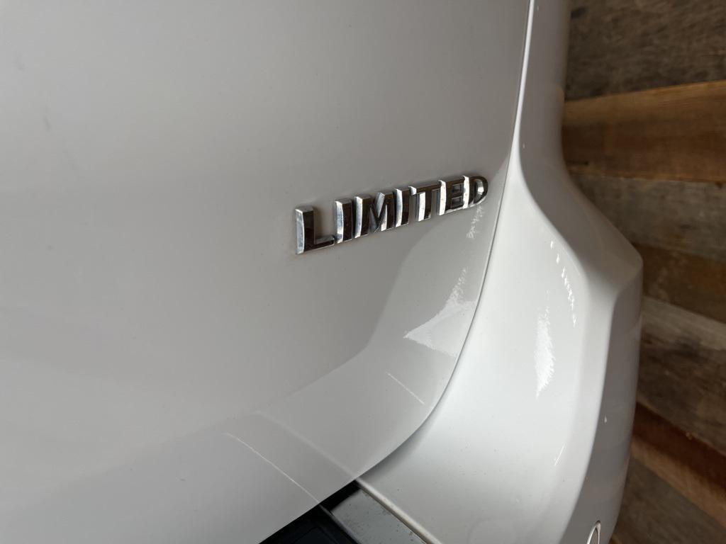 used 2022 Jeep Grand Cherokee car, priced at $29,818