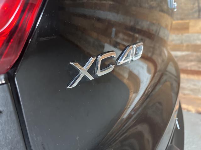 used 2021 Volvo XC40 car, priced at $14,125