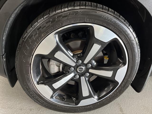 used 2021 Volvo XC40 car, priced at $14,125