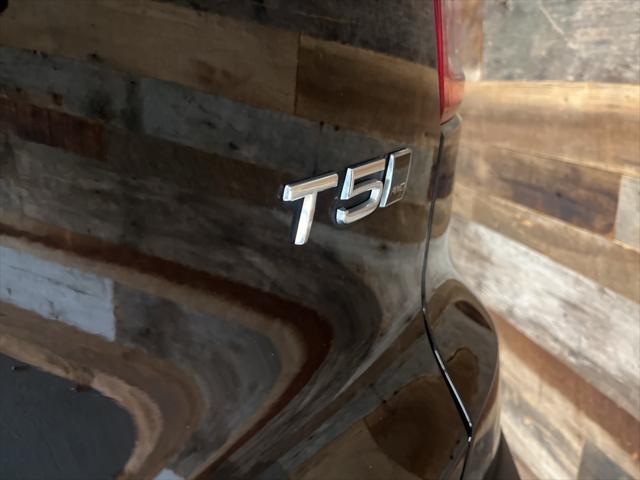 used 2021 Volvo XC40 car, priced at $14,125