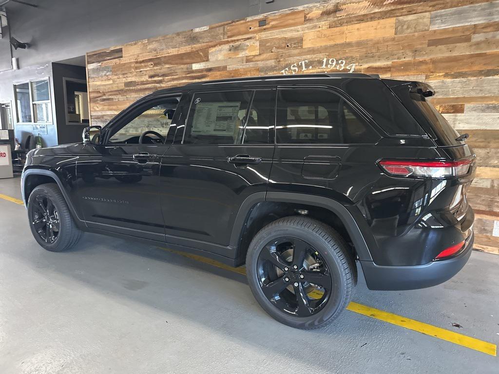 new 2025 Jeep Grand Cherokee car, priced at $48,655