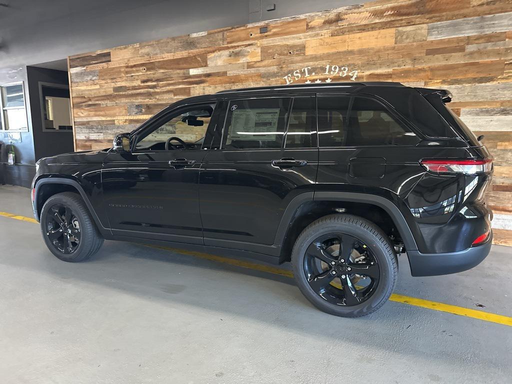 new 2025 Jeep Grand Cherokee car, priced at $48,655