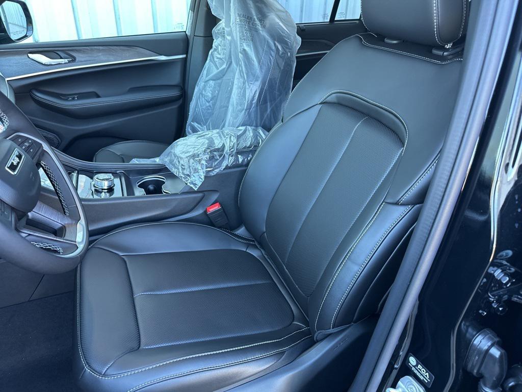 new 2025 Jeep Grand Cherokee car, priced at $48,655