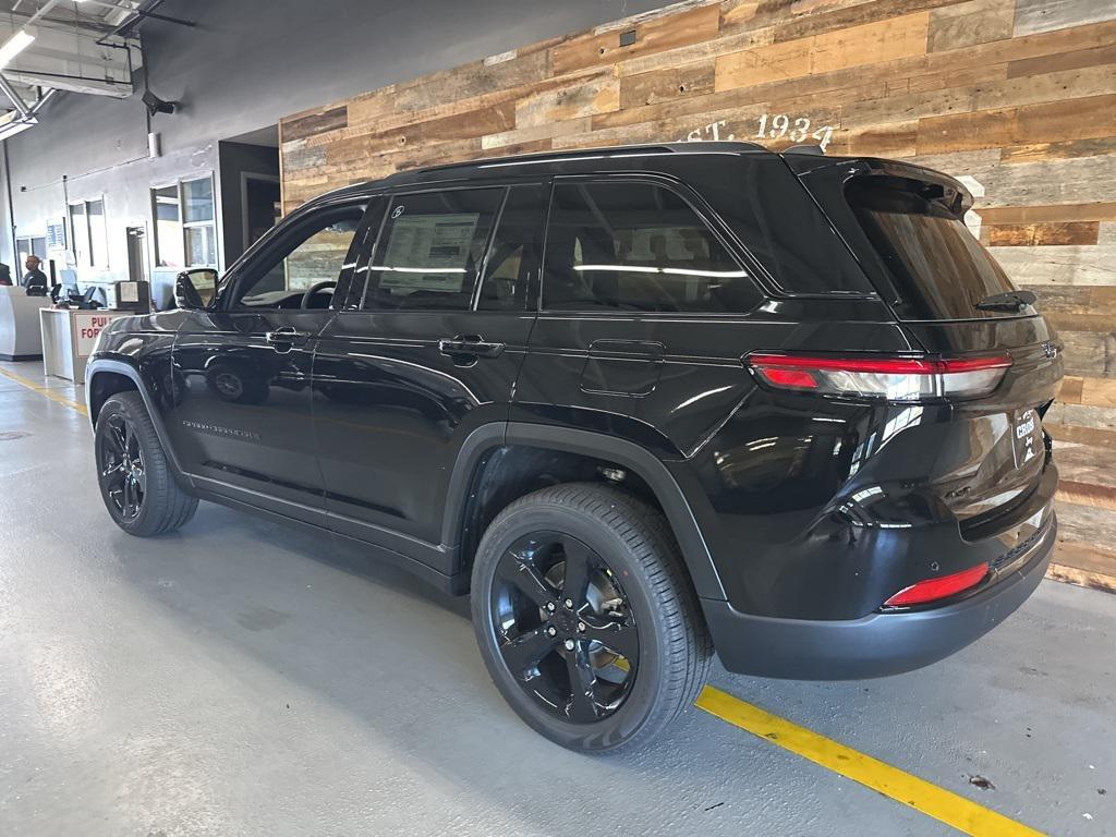 new 2025 Jeep Grand Cherokee car, priced at $48,655