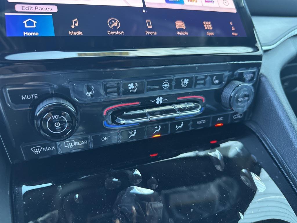 new 2025 Jeep Grand Cherokee car, priced at $48,655