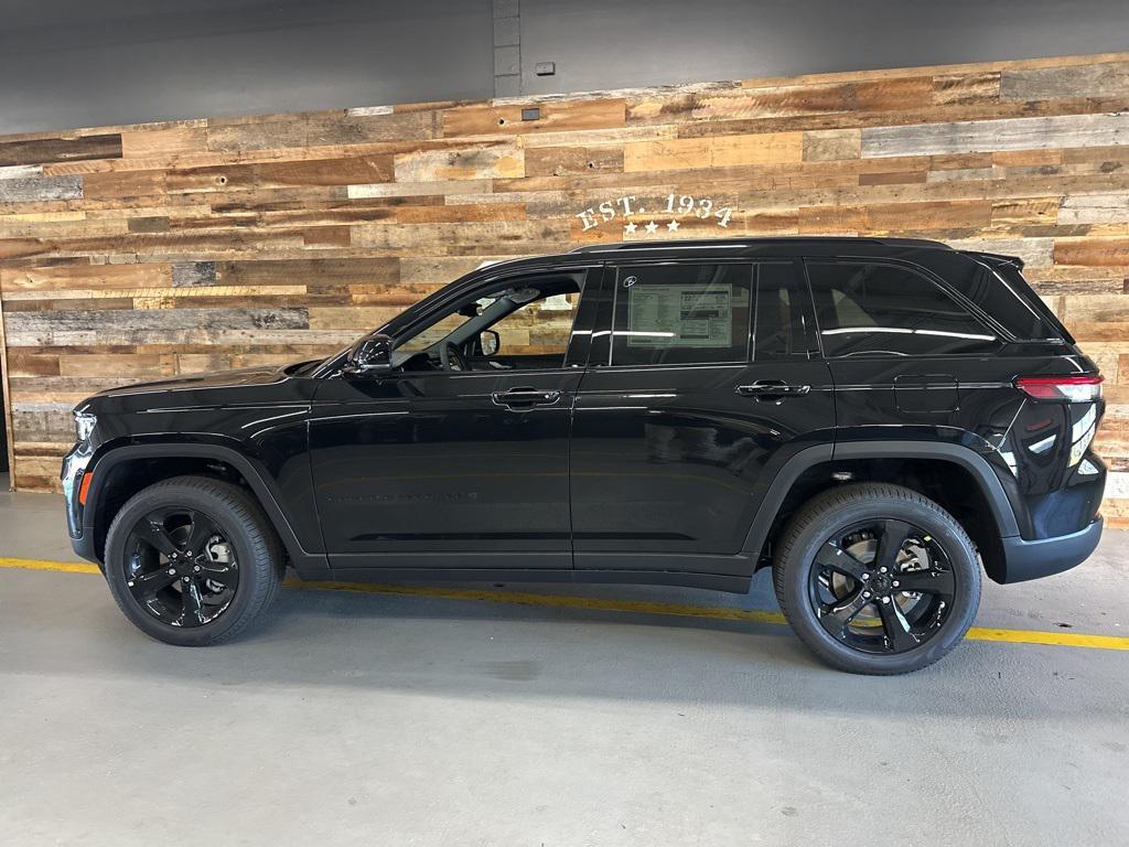 new 2025 Jeep Grand Cherokee car, priced at $48,655