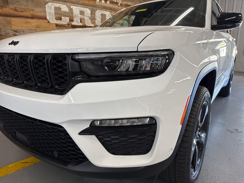 new 2025 Jeep Grand Cherokee car, priced at $49,157