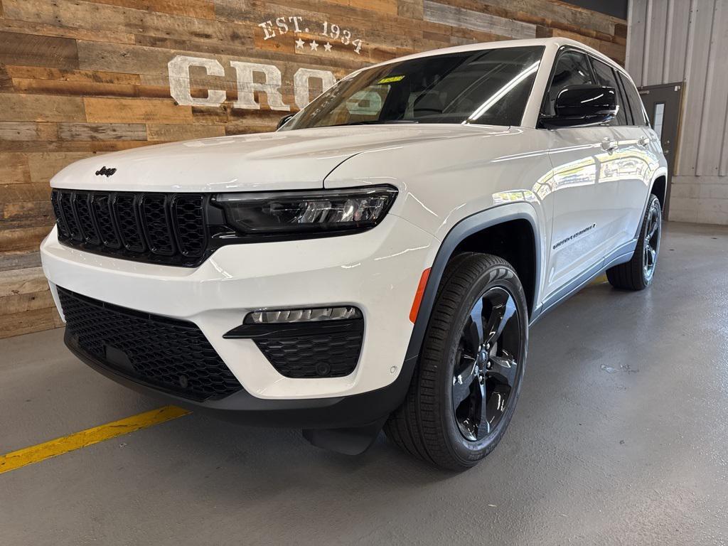 new 2025 Jeep Grand Cherokee car, priced at $49,157