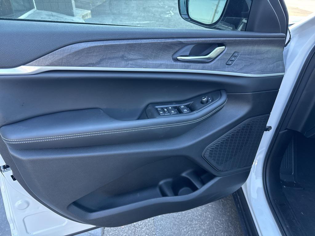 new 2025 Jeep Grand Cherokee car, priced at $49,157