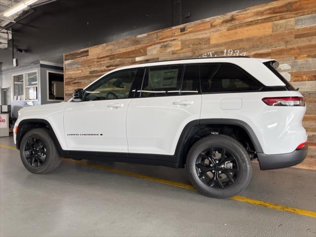 new 2025 Jeep Grand Cherokee car, priced at $43,589