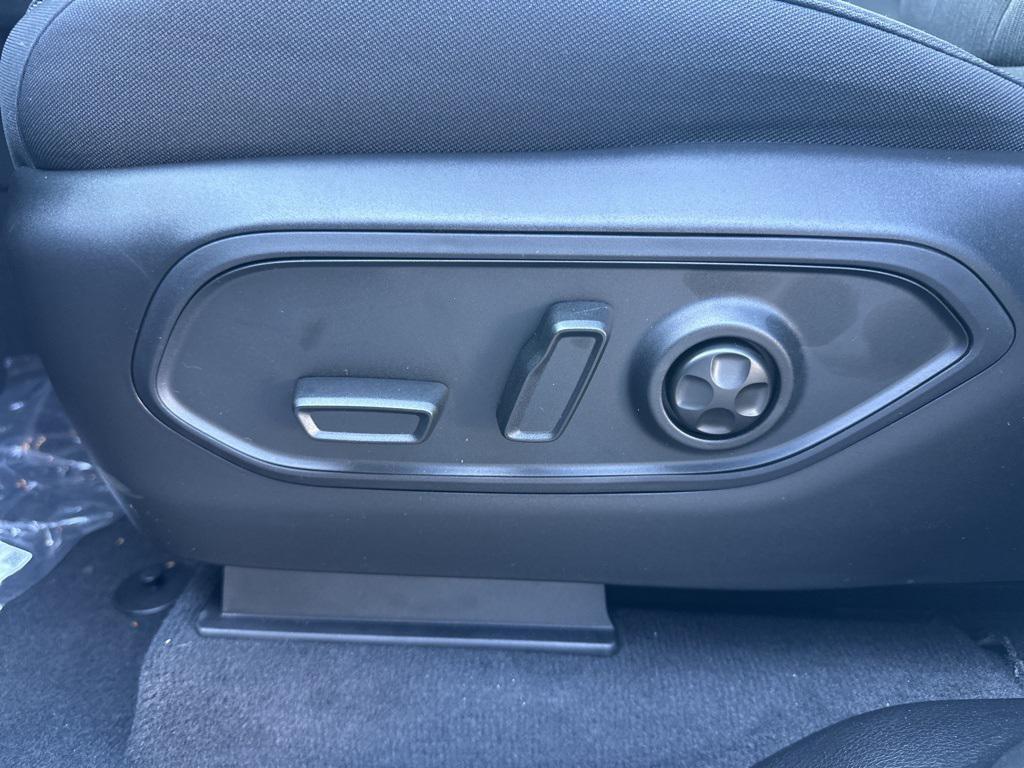 new 2025 Jeep Grand Cherokee L car, priced at $37,875