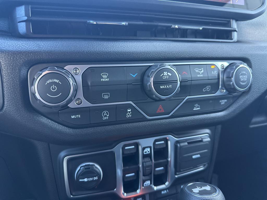 new 2026 Jeep Wrangler car, priced at $51,981