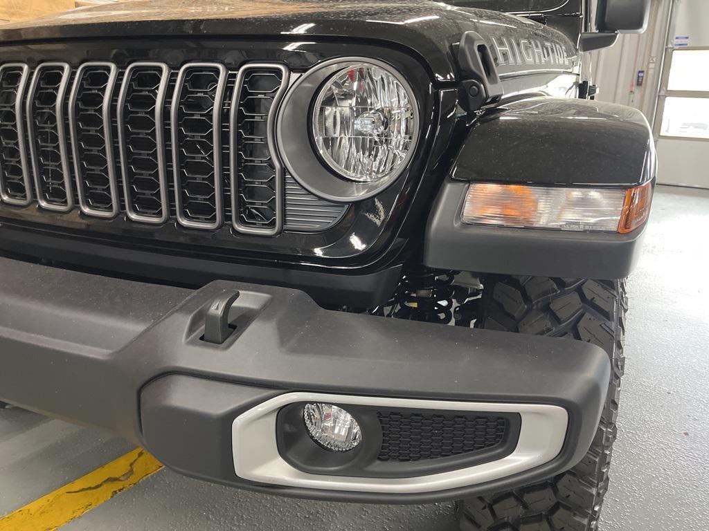 new 2025 Jeep Gladiator car, priced at $41,873