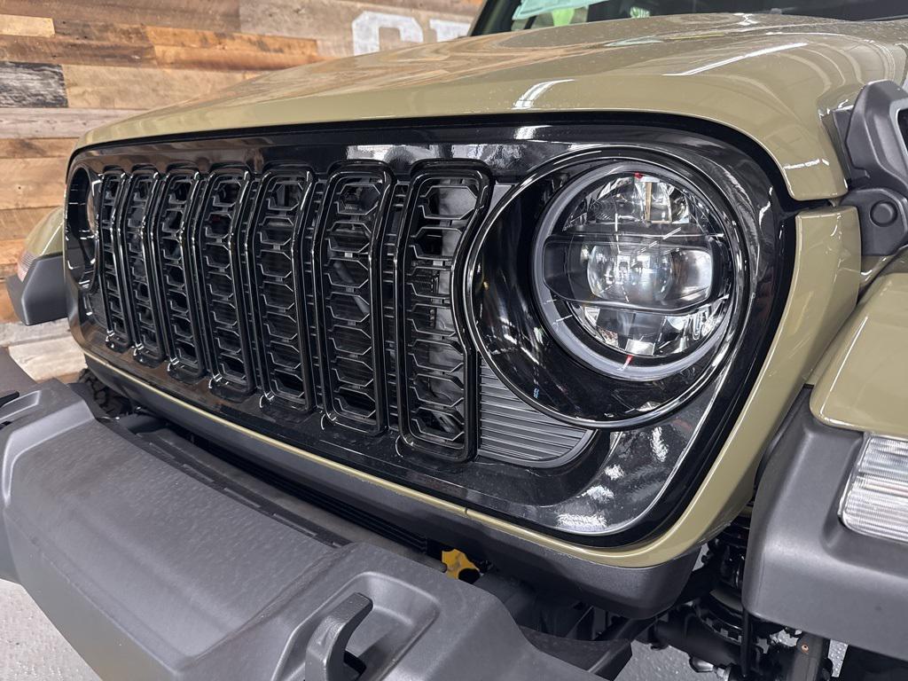 new 2025 Jeep Gladiator car, priced at $46,783