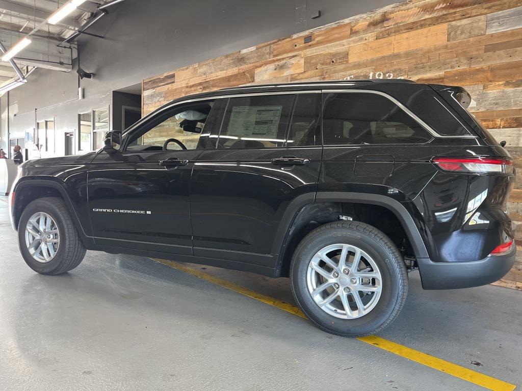new 2025 Jeep Grand Cherokee car, priced at $34,500